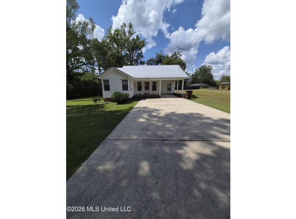 324 Lewis Street, Walnut Grove, MS 39189