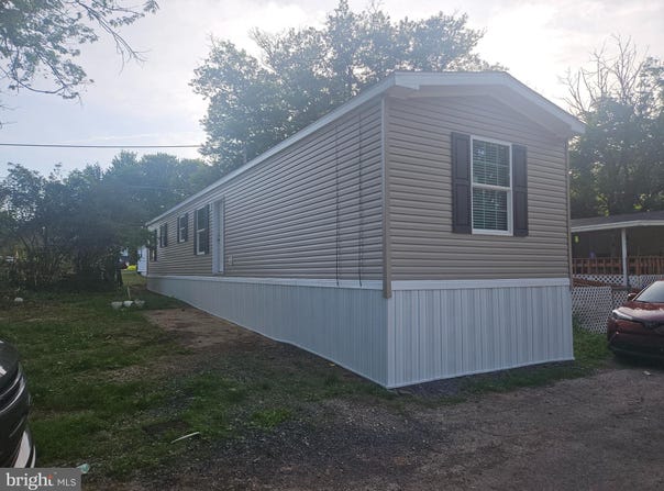 300 RIDGE ROAD, ETTERS, PA 17319