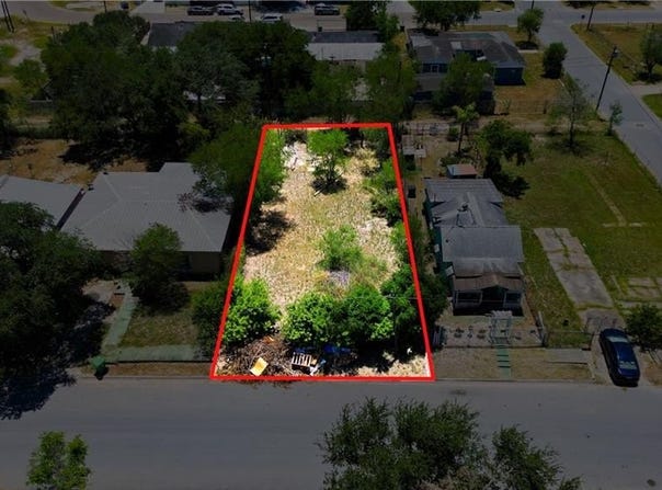 222 W Pablo Layton Street, Elsa, TX 78543