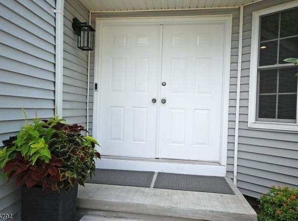 23 Buffalo Hollow Rd, Branchburg Twp., NJ 08876