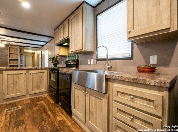 16 Fourth Street, Maxwell, TX 78656