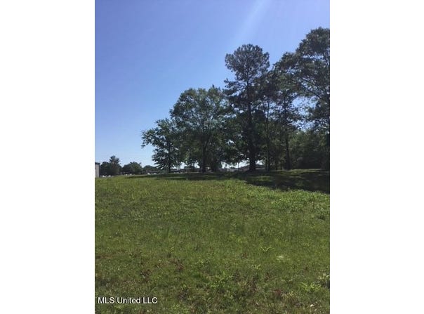 1232 S Main Street, Poplarville, MS 39470