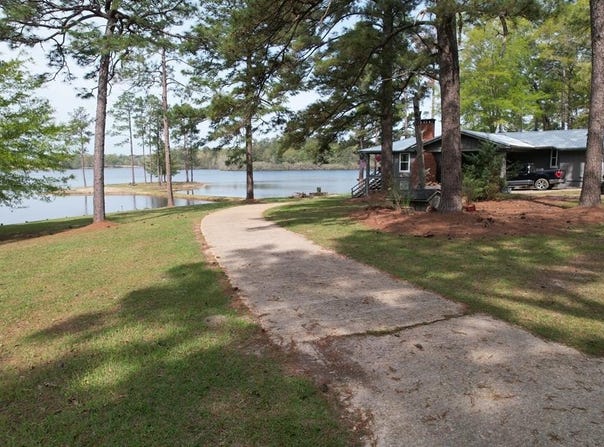 985 STANFORD LAKE RD, Poplarville, MS 39470