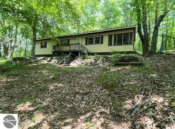 106 Uphill Grade, Leroy, MI 49655