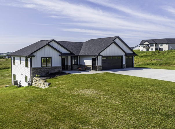 14368 Keegan Court, Dubuque, IA 52002