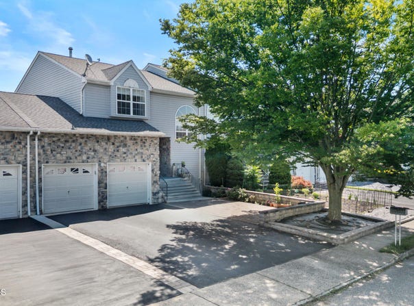 7 Warbler Road, Marlboro, NJ 07746