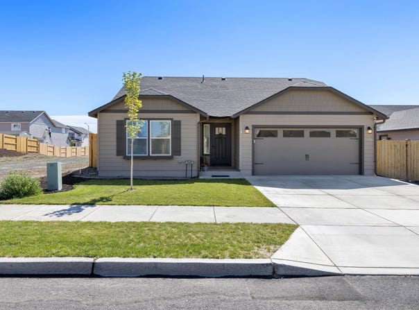 3586 NW 9th Street, Redmond, OR 97756