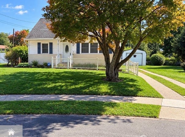 9 Plaza Court, Ewing, NJ 08628