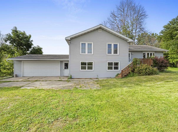 461 VAN HORN Street, BERLIN, WI 54923