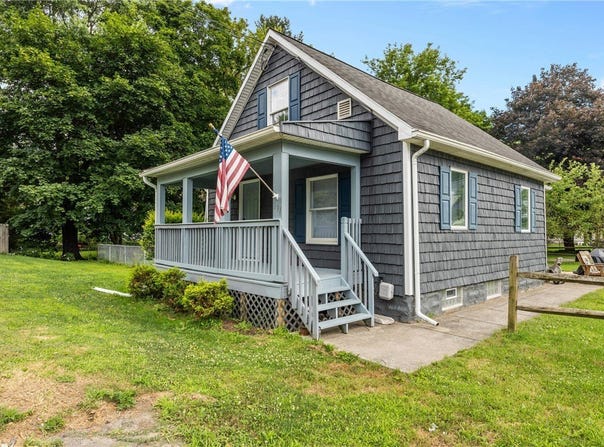 891 Whitney Road W, Perinton, NY 14450