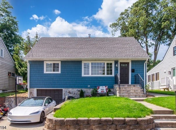 28 Highview Ave, Totowa Boro, NJ 07512-1635