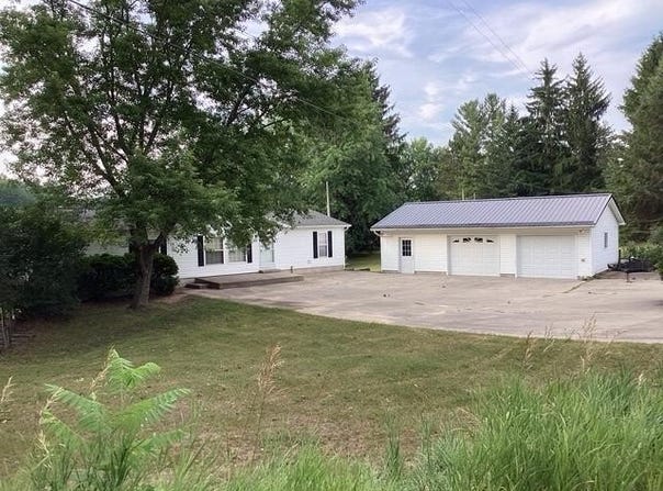 124 Horseshoe Drive, Leroy, MI 49655