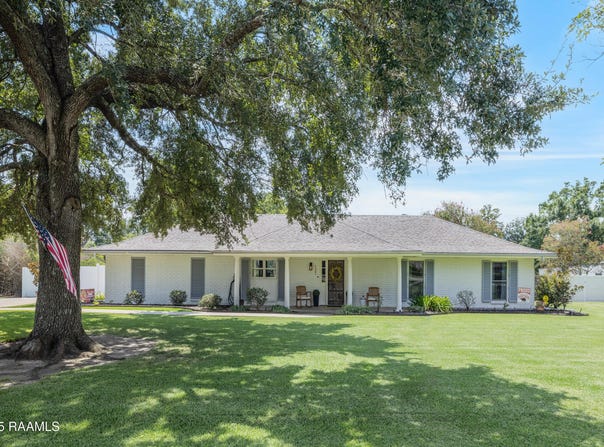 121 Bayou Side Drive, Loreauville, LA 70552