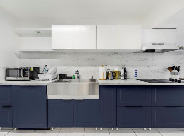 18001 N Bay Rd, Sunny Isles Beach, FL 33160