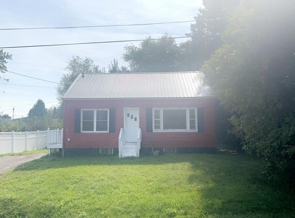 7 School Avenue, Limestone, ME 04750