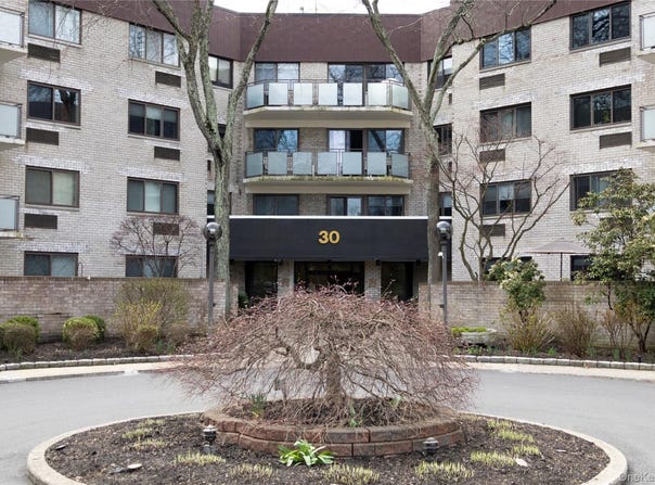 30 Greenridge Avenue, White Plains, NY 10605