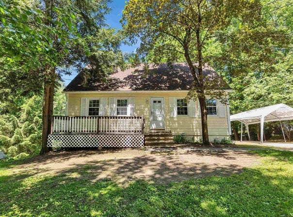 11 Mayflower Drive, Merrimack, NH 03054