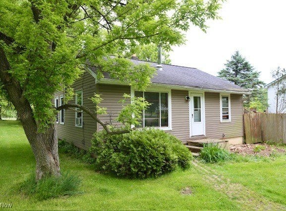 12532 Lake Drive, Burton, OH 44021