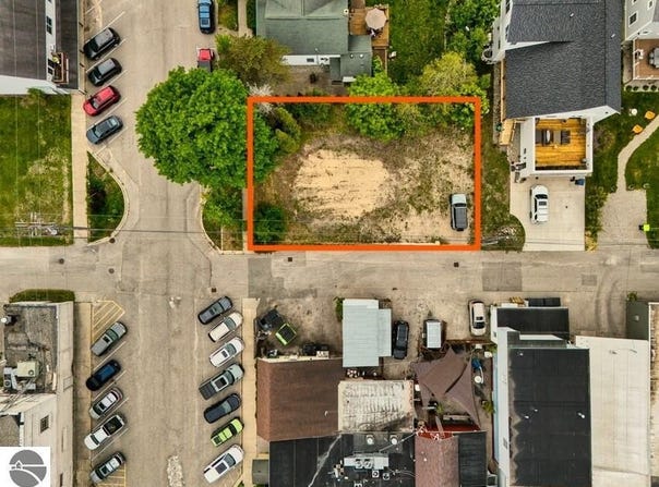 112 W Madison Avenue, Suttons Bay, MI 49682