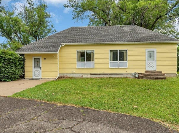 537 Walnut Street S, Mora, MN 55051