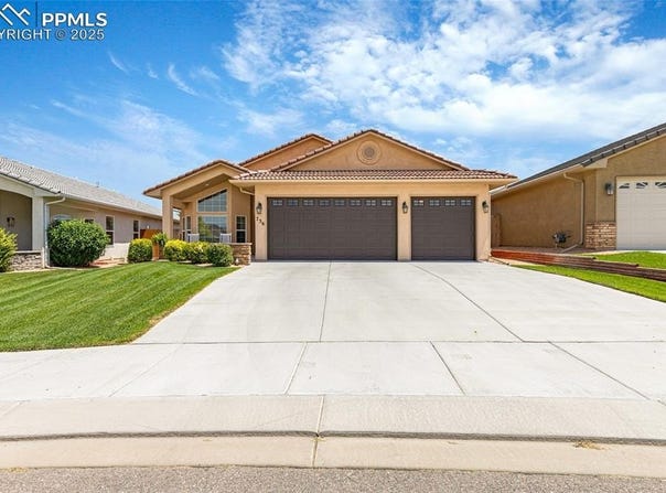 736 Aspencrest Drive, Pueblo, CO 81005