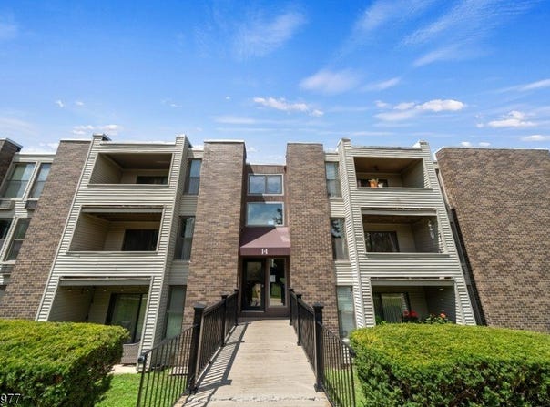 14 River Road, Nutley Twp., NJ 07110-3424