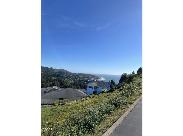 7200 NE Sea Star Drive, Depoe Bay, OR 97341