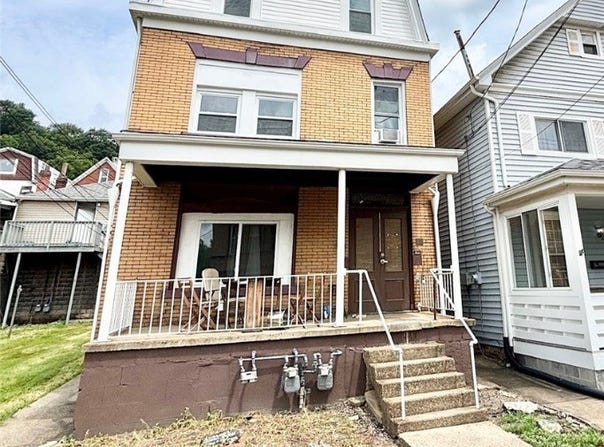 352 2nd St, Pitcairn, PA 15140