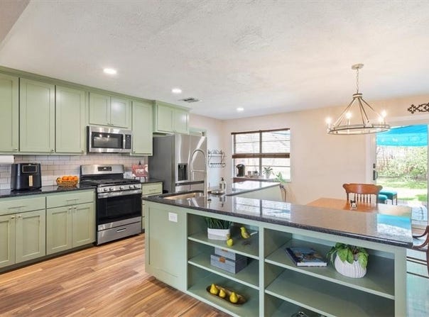 725 Falcon Drive, Woodway, TX 76712