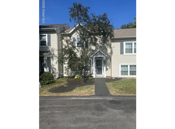 20 Hilltop Court, Troy, NY 12182