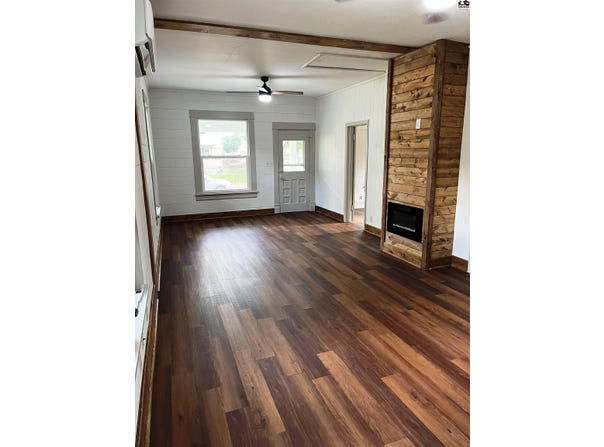 328 SW 3rd St, Newton, KS 67114