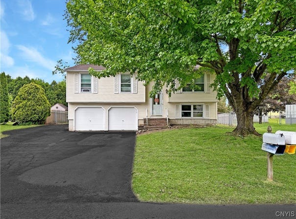 8304 Radian, Clay, NY 13027