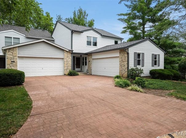 1556 Charlemont Drive, Chesterfield, MO 63017