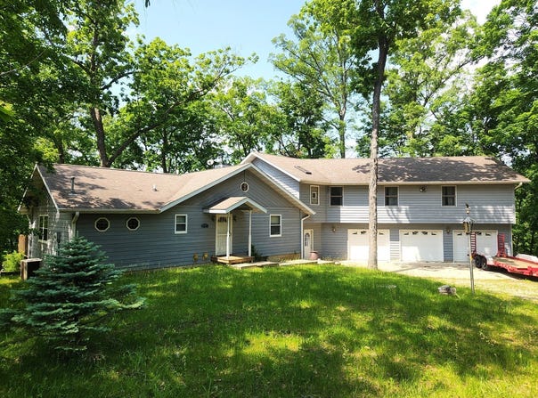 1115/1114 Windyhill Court, Varna, IL 61375