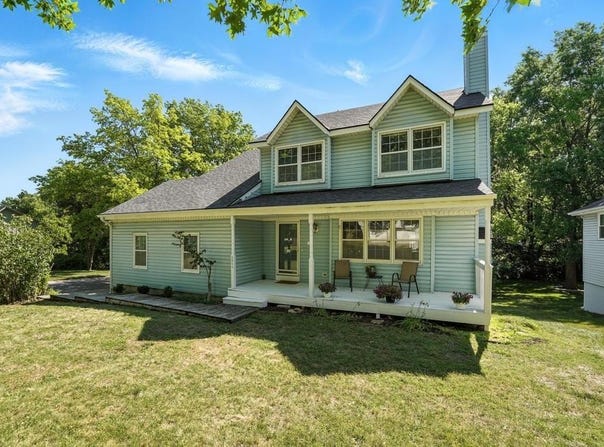 8025 Woodstone Street, Lenexa, KS 66219