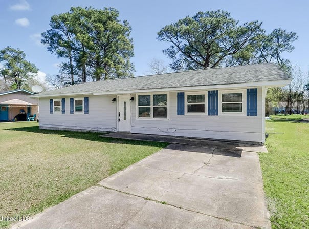 6608 Columbus Circle, Ocean Springs, MS 39564