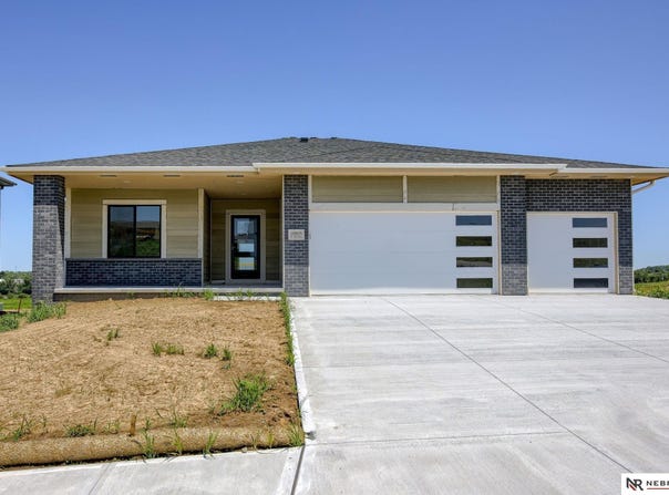 10905 N 159 Avenue, Bennington, NE 68007