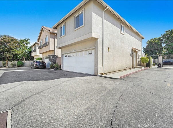 9315 Burnet Ave, North Hills, CA 91343