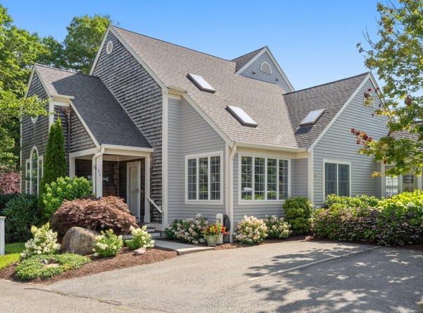 71 Blue Spruce Way, Mashpee, MA 02649