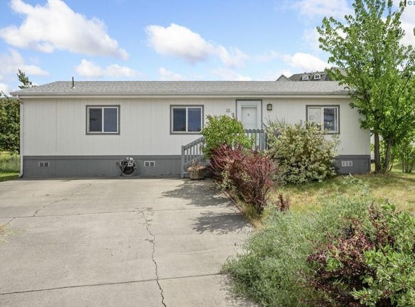 255 NW Golden Hills Drive #33, Pullman, WA 99163