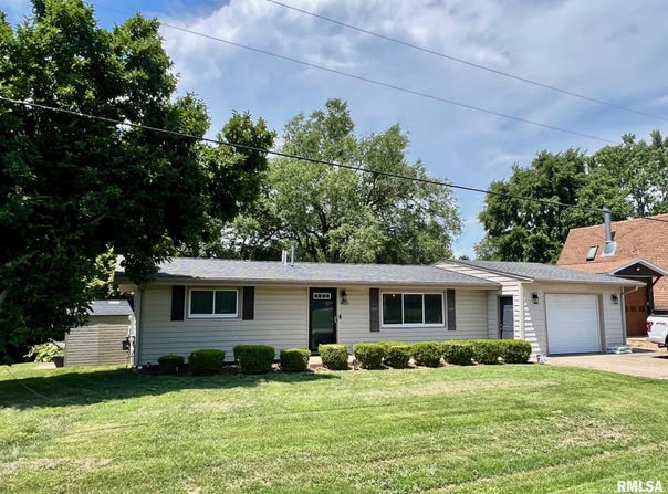 465 JUNIPER Drive, Petersburg, IL 62675