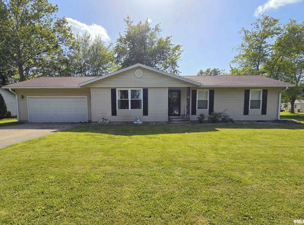 317 NORTHWOOD Lane, Salem, IL 62881