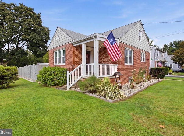 2 MYRTLE AVE, RIDLEY PARK, PA 19078