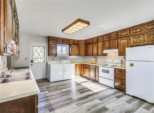 105 10th Street NW, Plainview, MN 55964