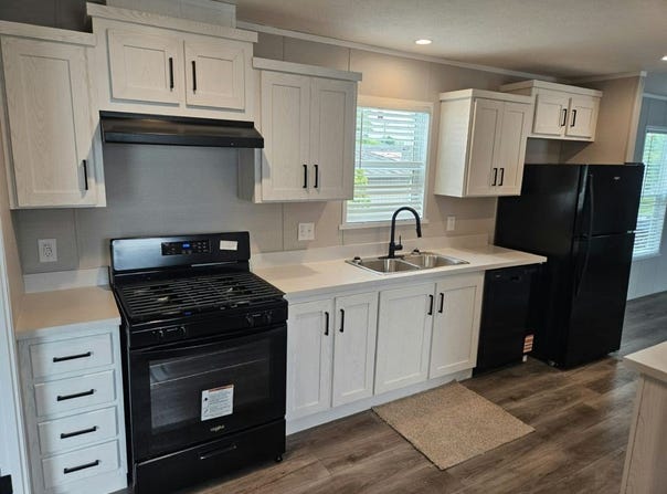 26110 Gary St  #76, Taylor, MI 48180