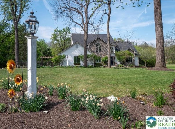 1560 Surrey Road, Lower Saucon Twp, PA 18015