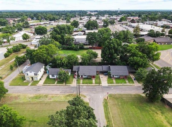 104-110/204 E 9th, Mount Pleasant, TX 75455
