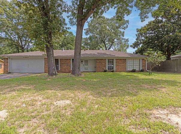 405 Brookview, Palestine, TX 75803