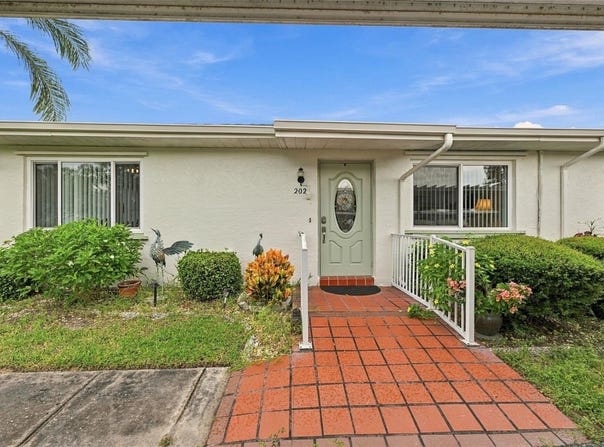 202 GLOUCESTER Boulevard, SUN CITY CENTER, FL 33573
