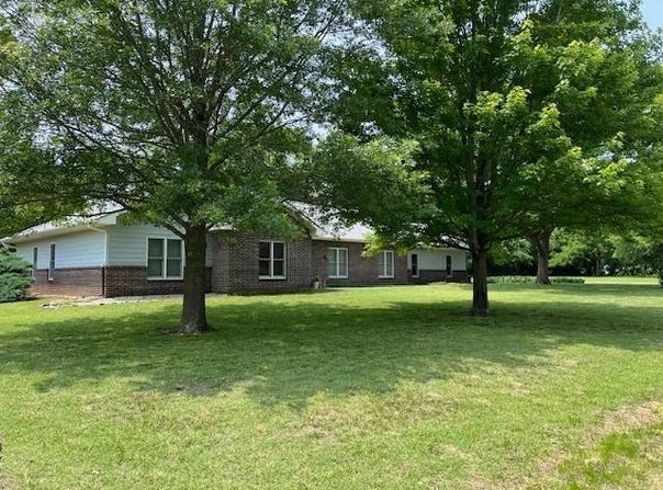 319 Woodcliffe Dr, Oswego, KS 67356